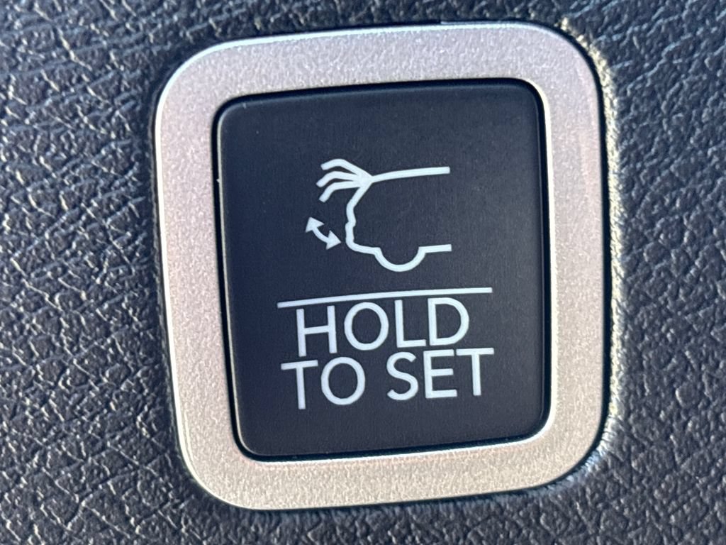 New 2027 Chrysler Pacifica Select FWD image 30