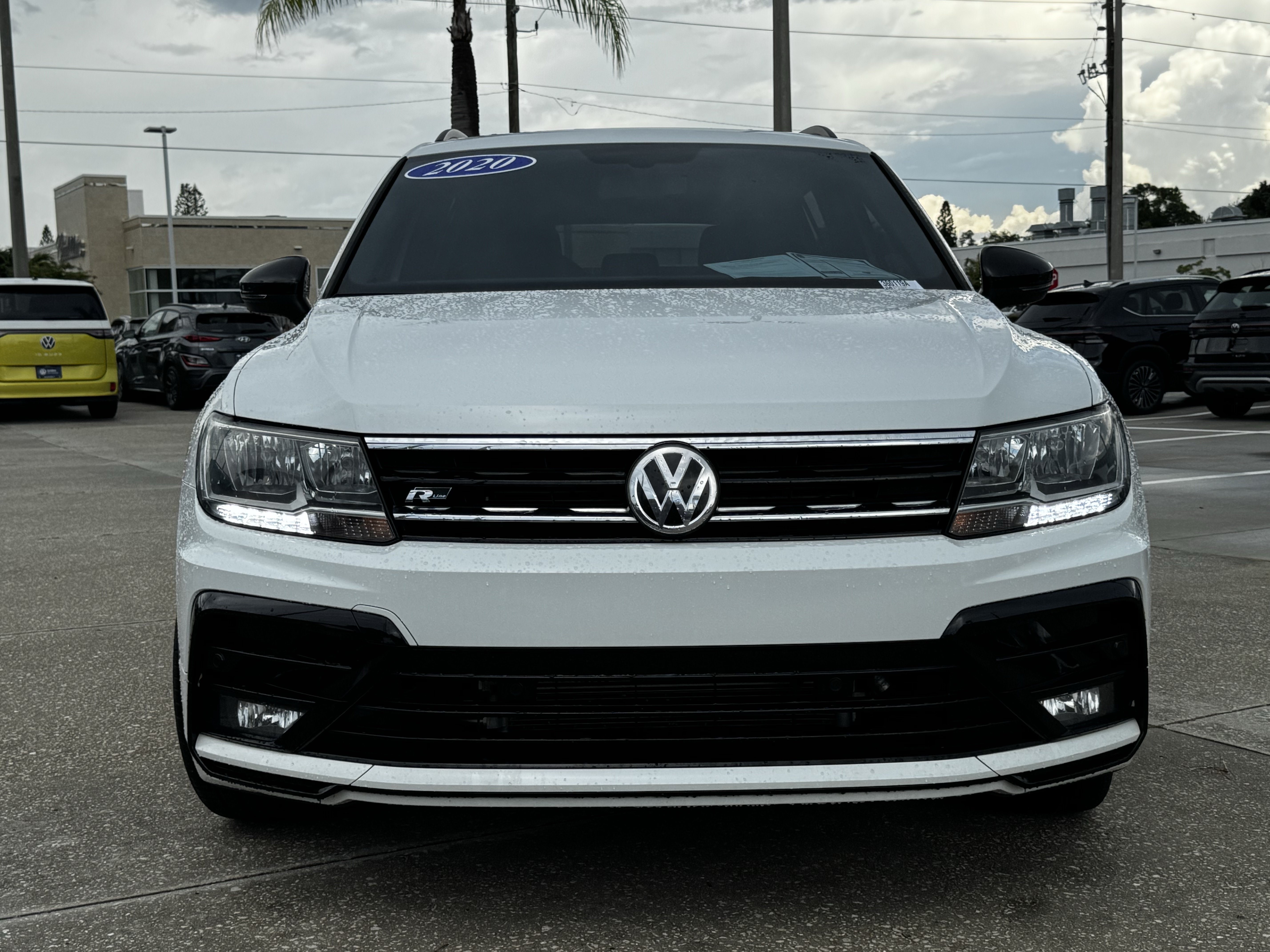 Used 2020 Volkswagen Tiguan SE R-Line FWD image 2