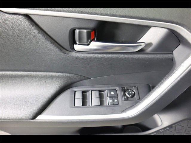 Used 2025 Toyota RAV4 XLE image 20