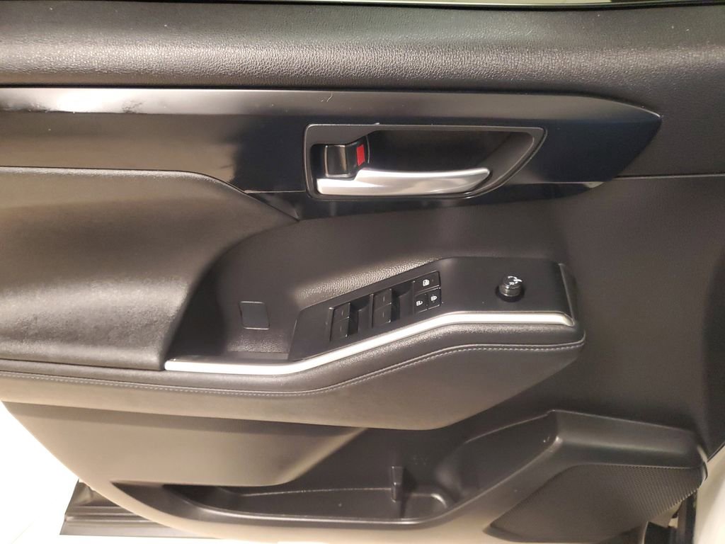 Used 2023 Toyota Highlander XLE image 20