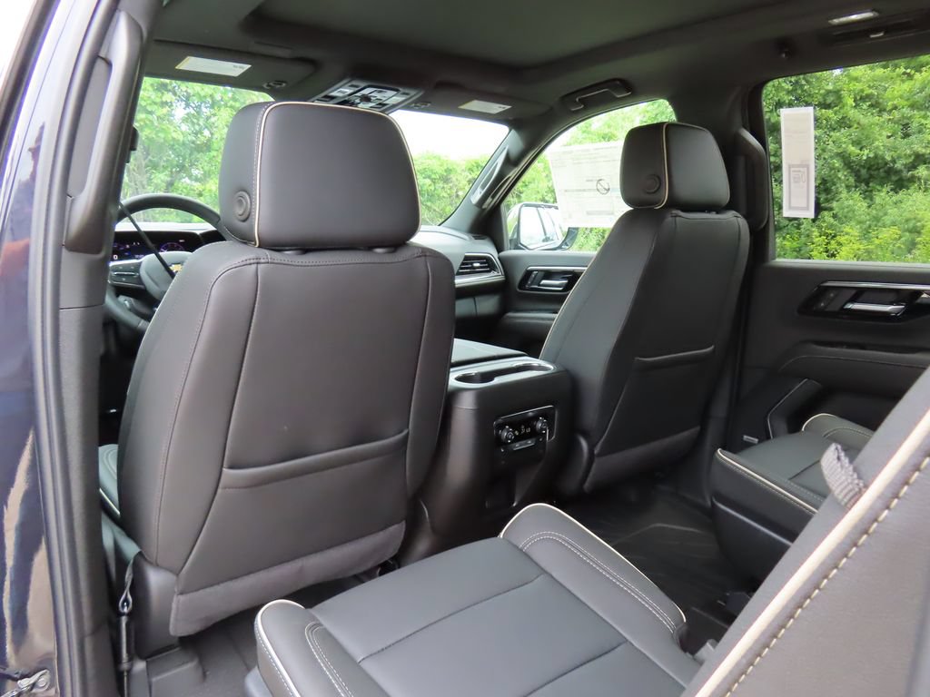New 2026 Chevrolet Suburban Premier w/ Sun And Tow Package AWD/4WD image 27
