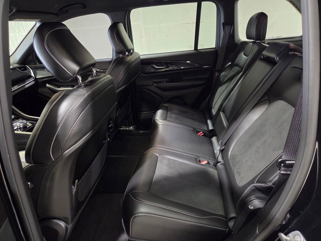 Used 2023 Jeep Grand Cherokee Altitude image 13