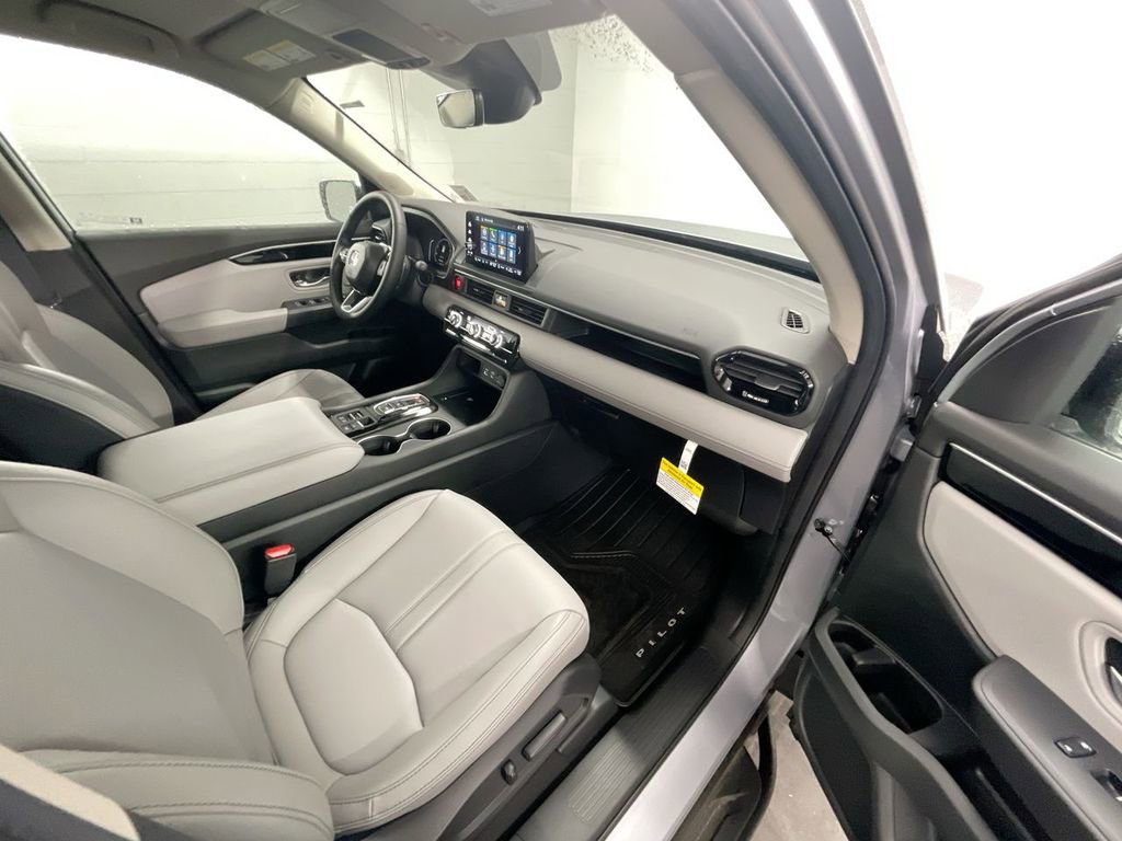 Used 2025 Honda Pilot EX-L image 17