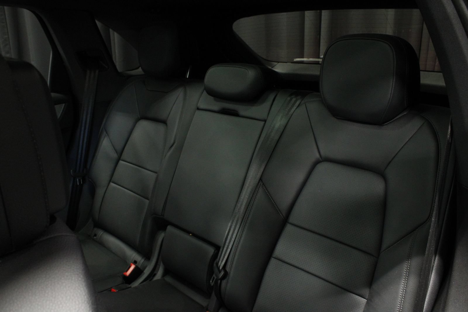 Certified 2025 Porsche Cayenne AWD/4WD image 20