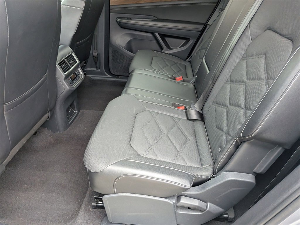 Used 2024 Volkswagen Atlas SE image 25