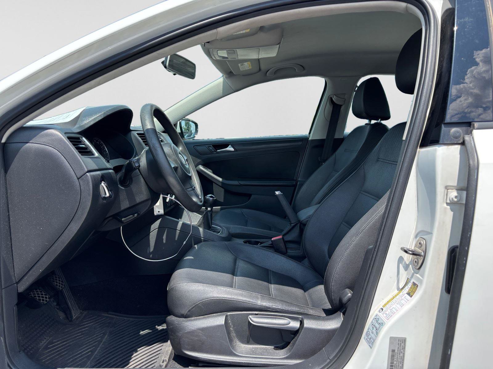 Used 2012 Volkswagen Jetta SE FWD image 8