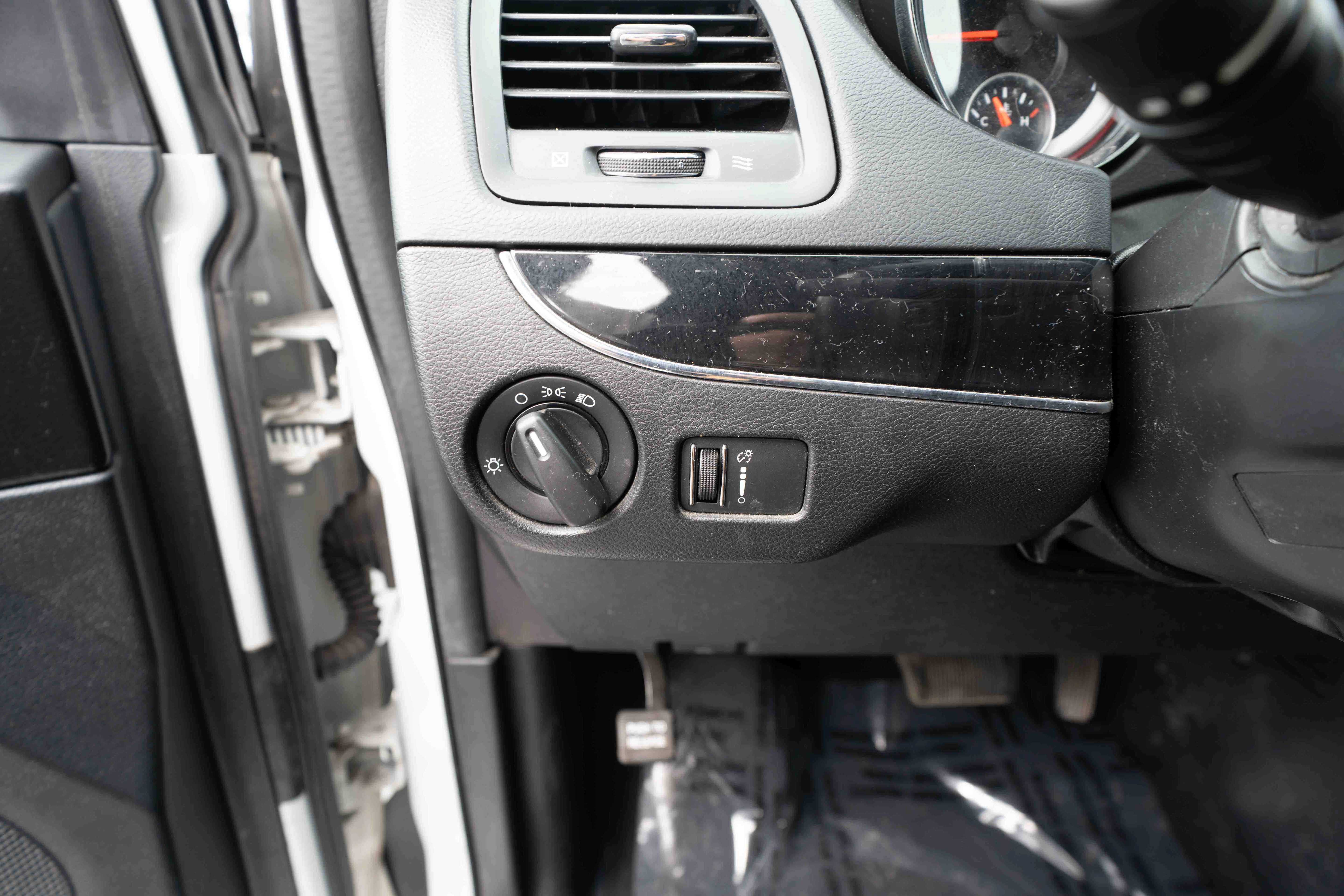 Used 2016 Dodge Grand Caravan SE FWD image 11