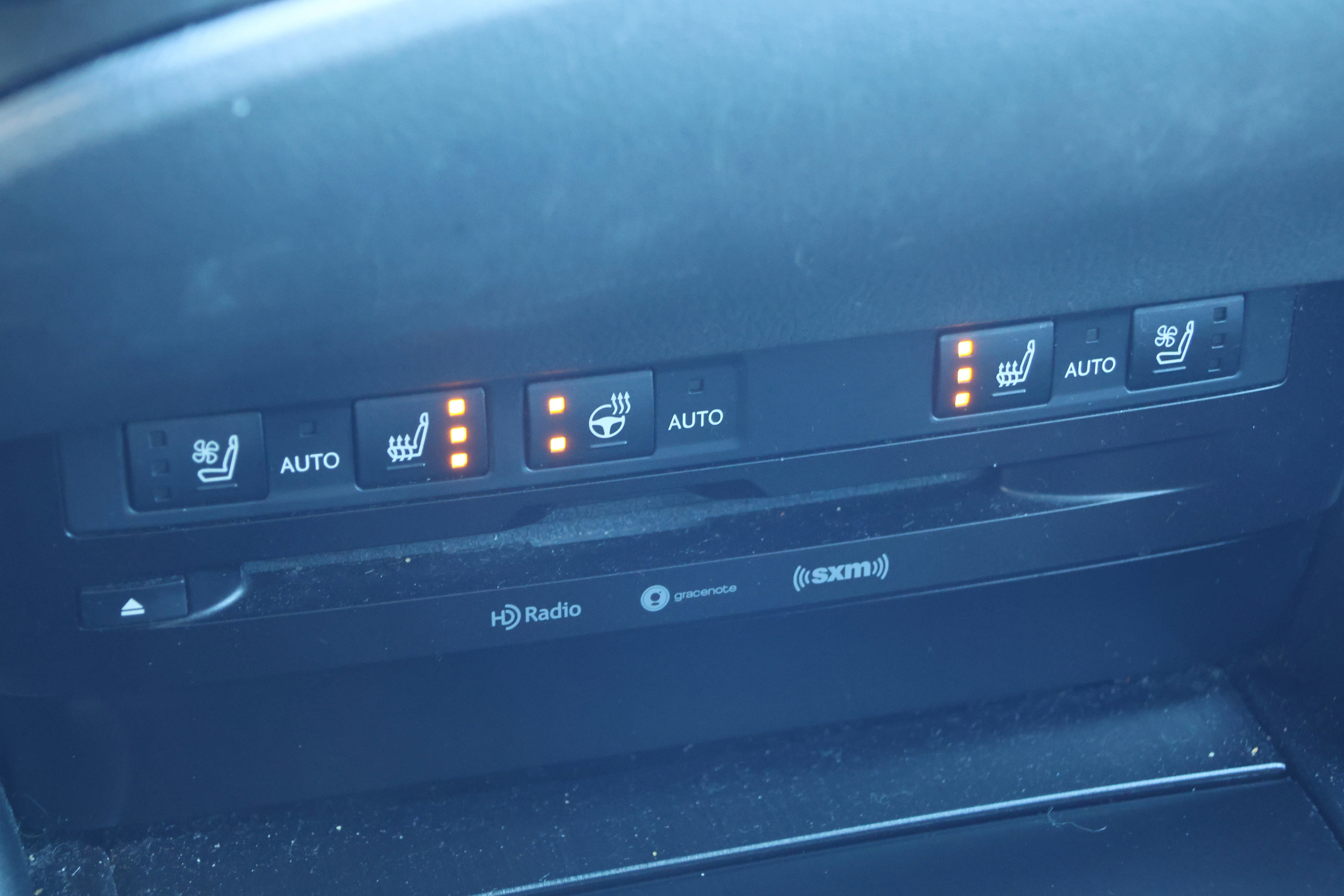 Certified 2021 Lexus ES 300h w/ Premium Package image 24