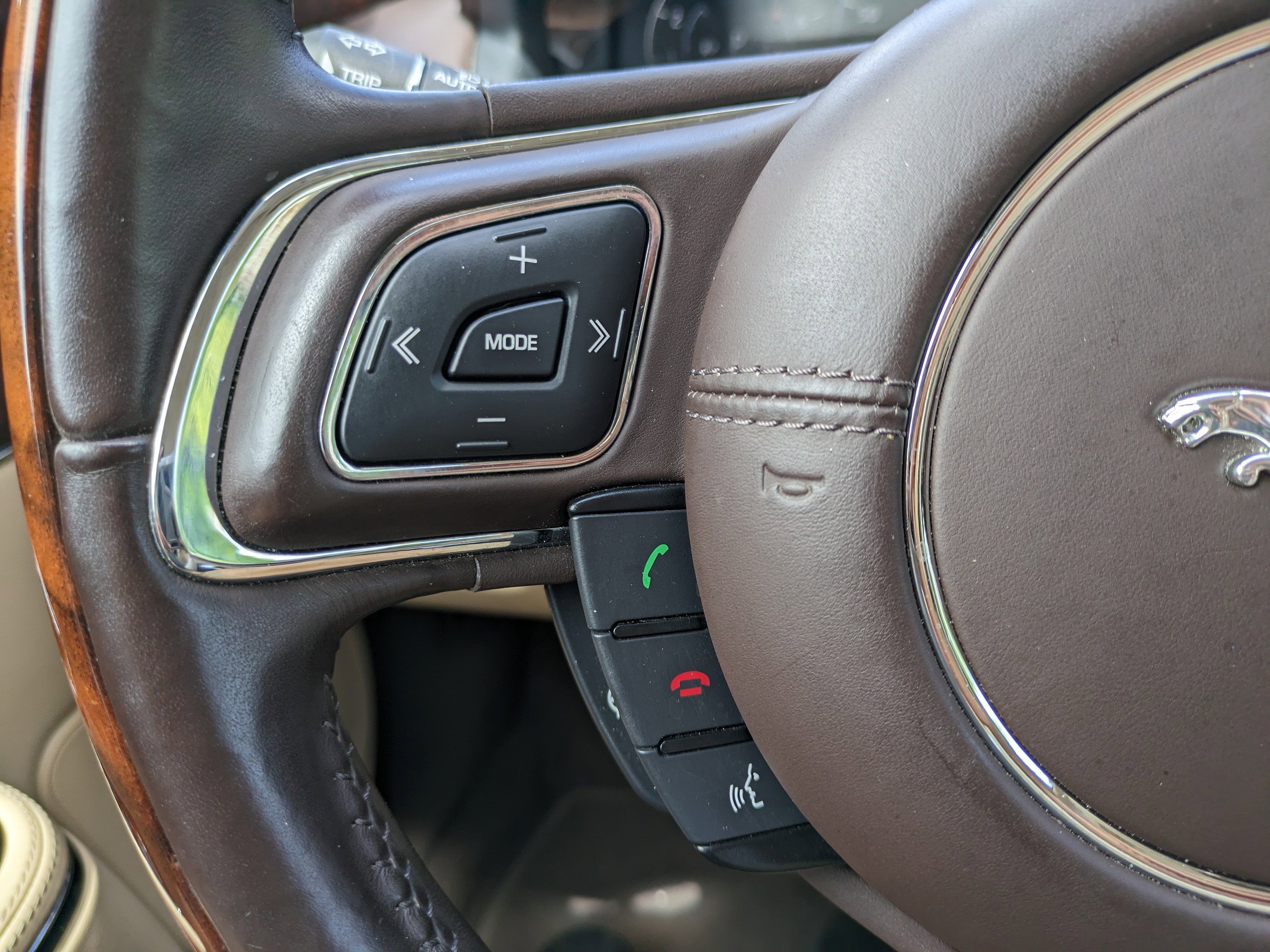 Used 2017 Jaguar XJ R-Sport image 25