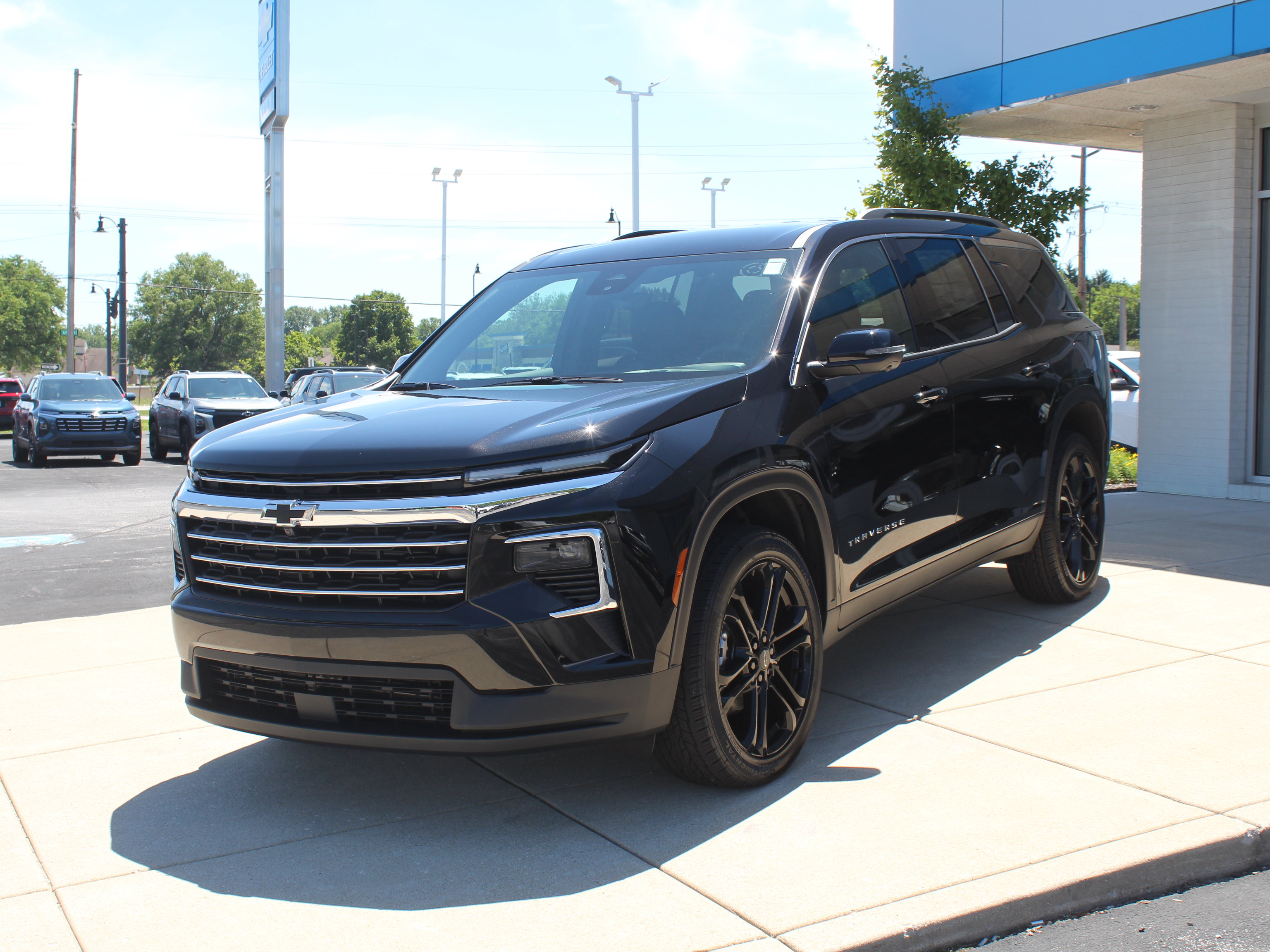 New 2026 Chevrolet Traverse LT w/ Driver Confidence Package AWD/4WD image 7