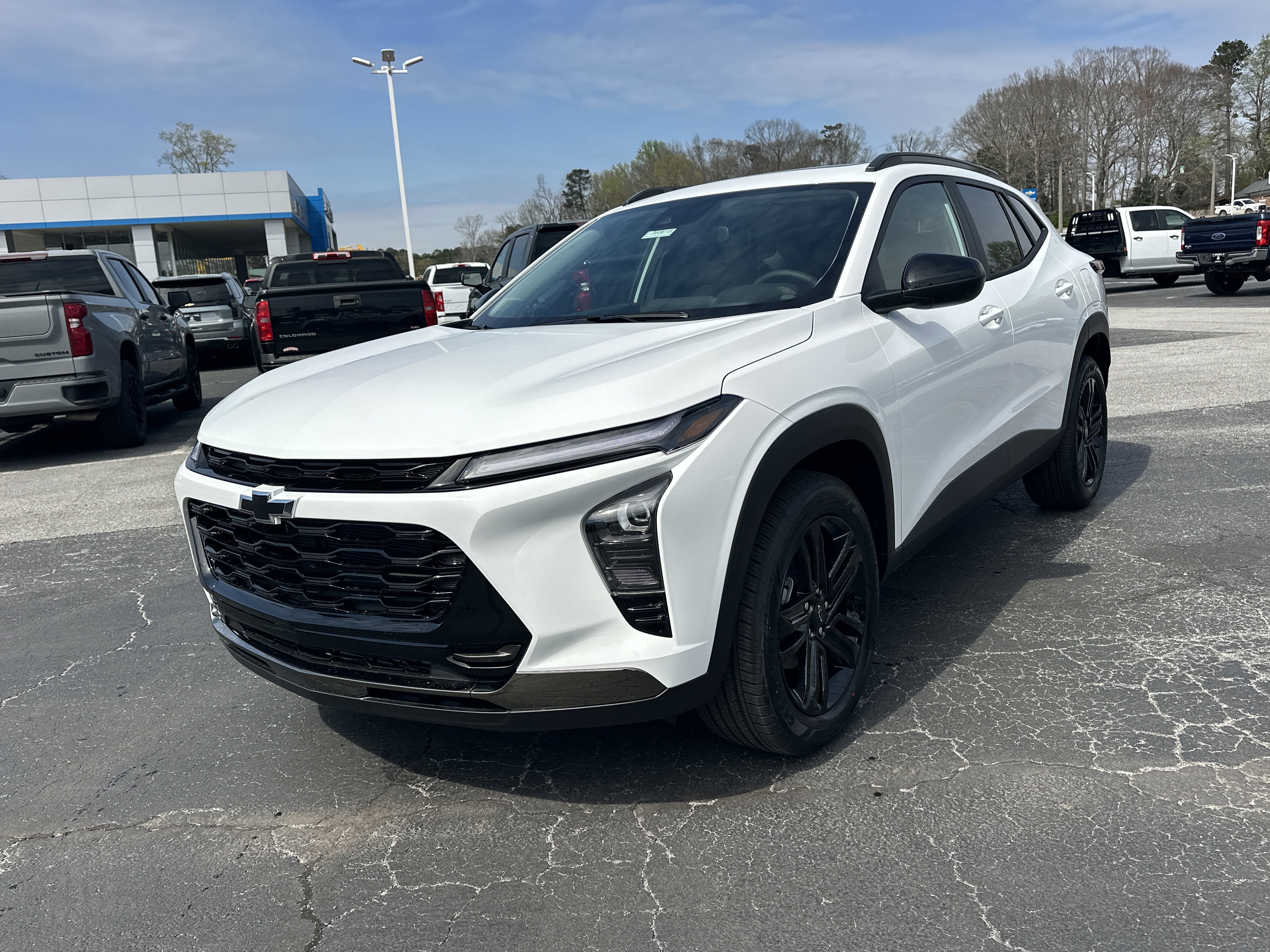 New 2026 Chevrolet Trax ACTIV w/ Sunroof Package FWD image 5