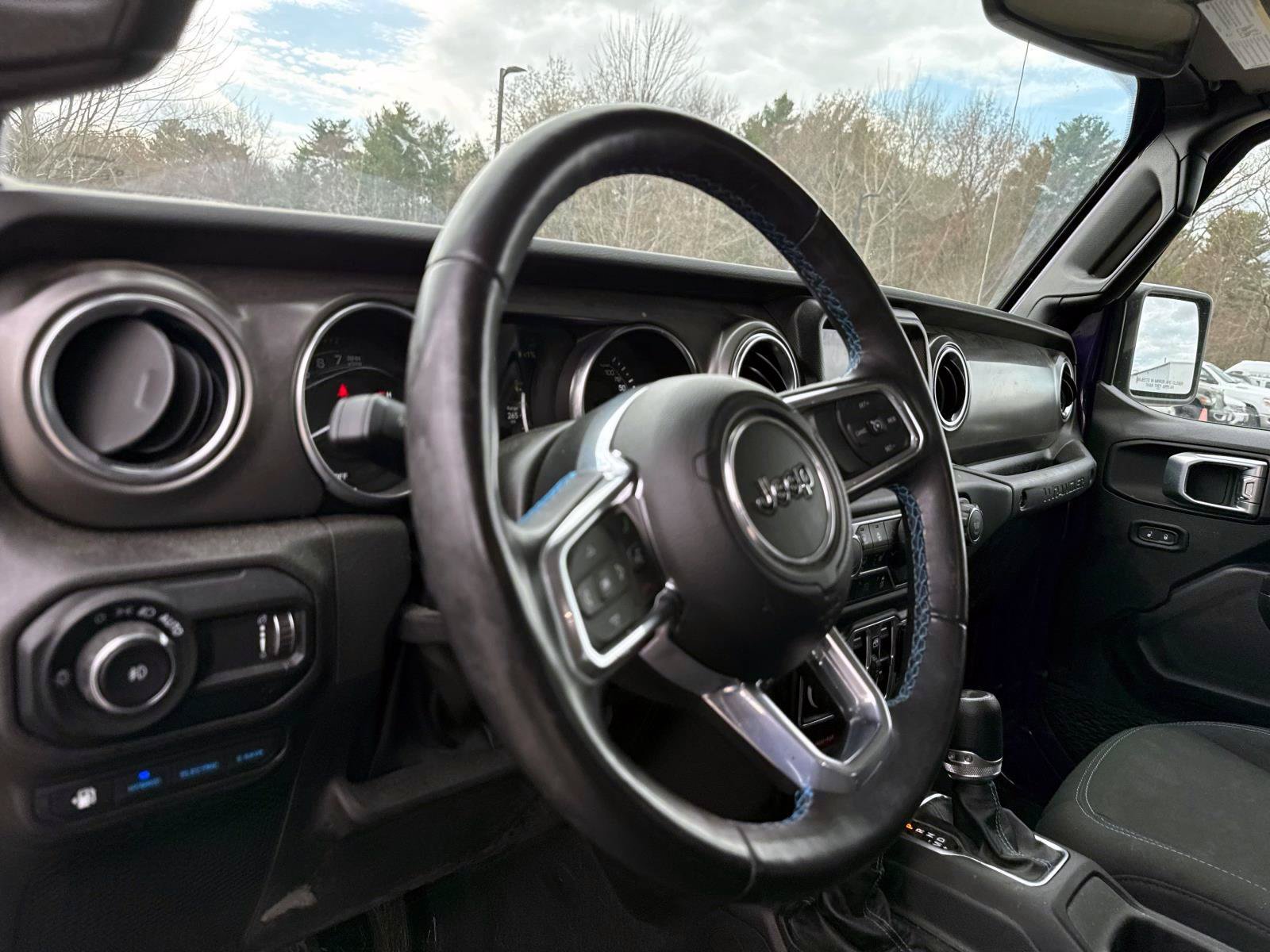 Used 2023 Jeep Wrangler Unlimited Rubicon 4xe w/ Cold Weather Group AWD/4WD image 8