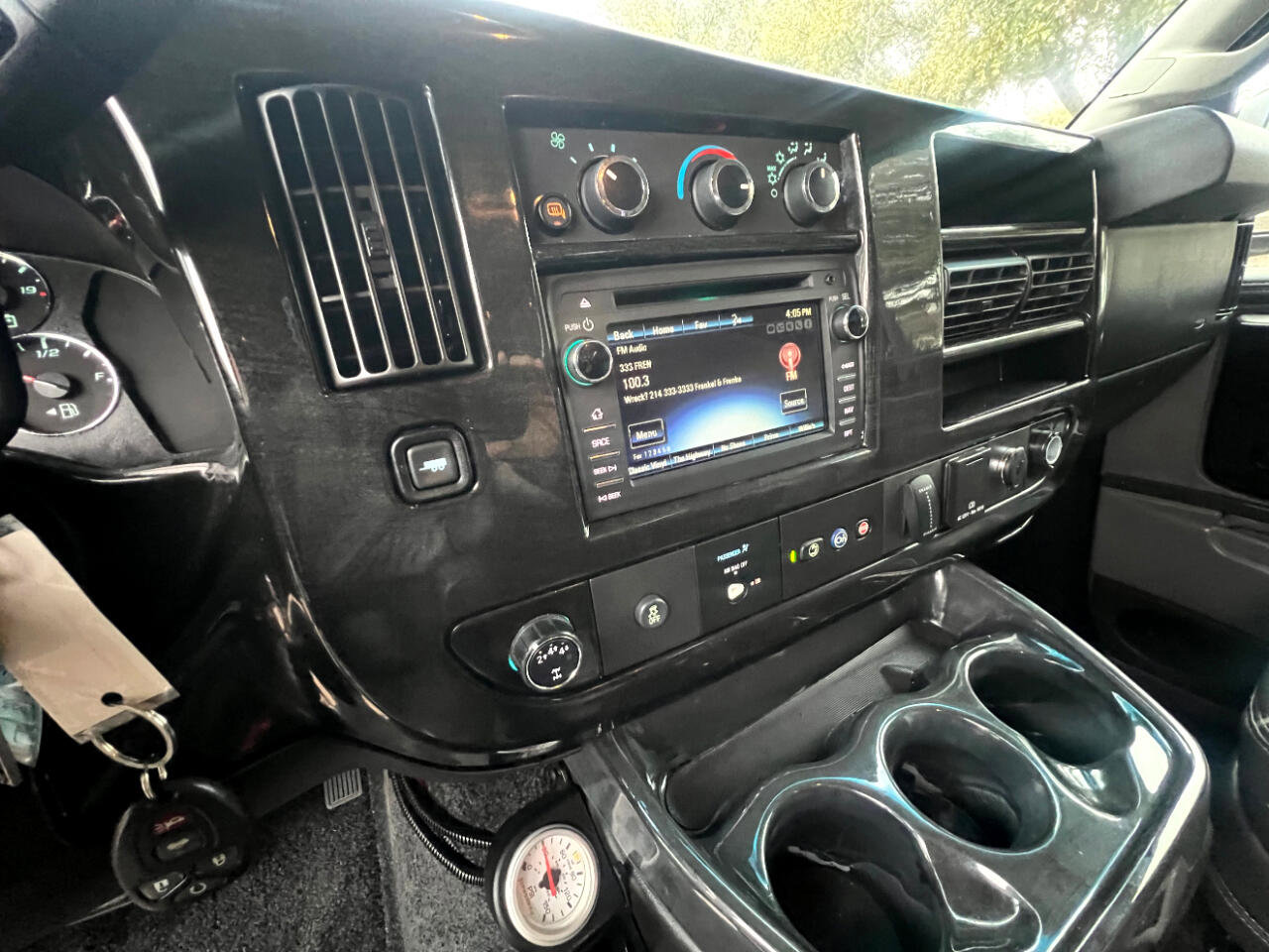 Used 2017 Chevrolet Express 2500 Extended image 18
