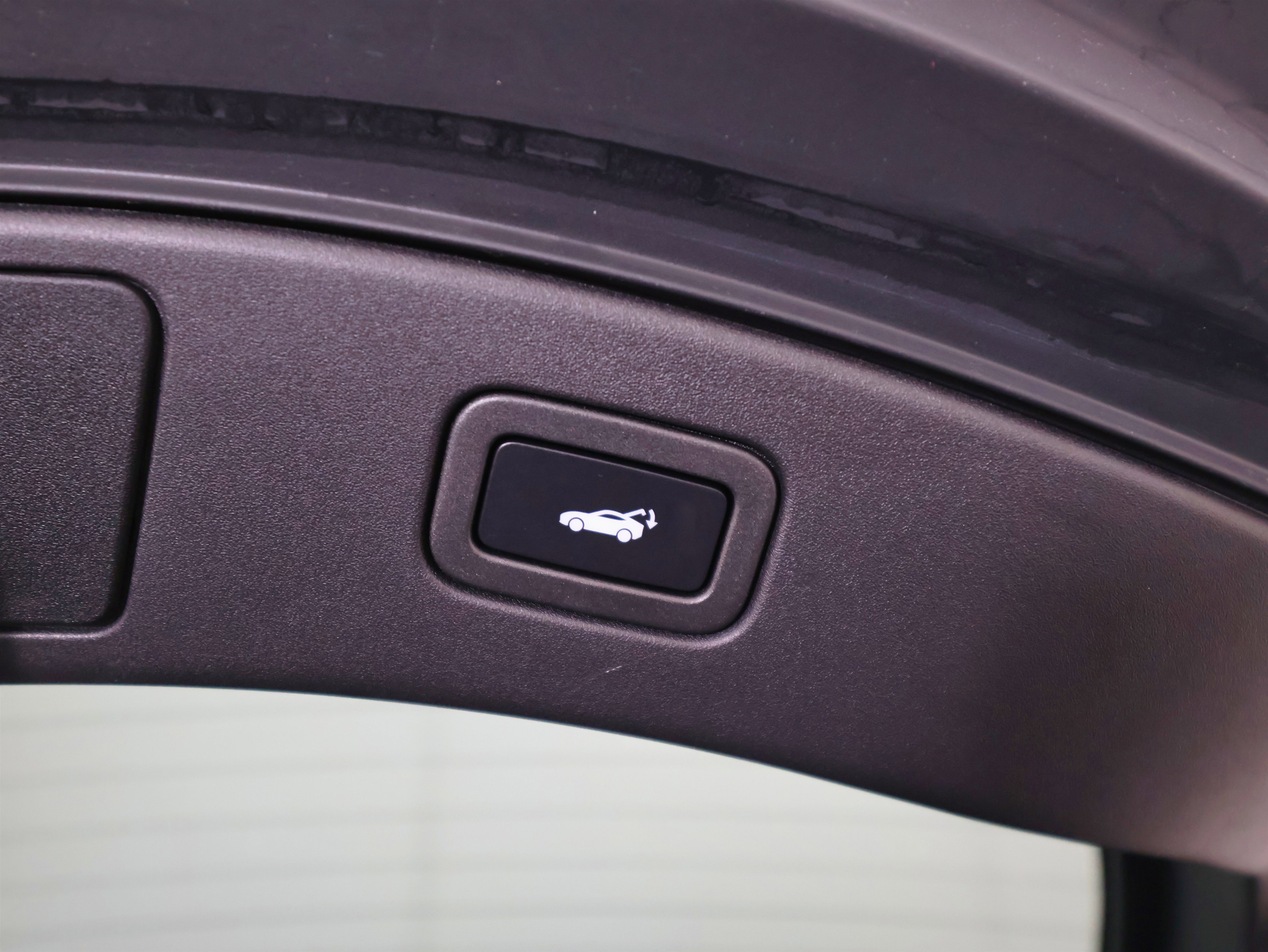 Used 2023 Jaguar F-TYPE R image 12