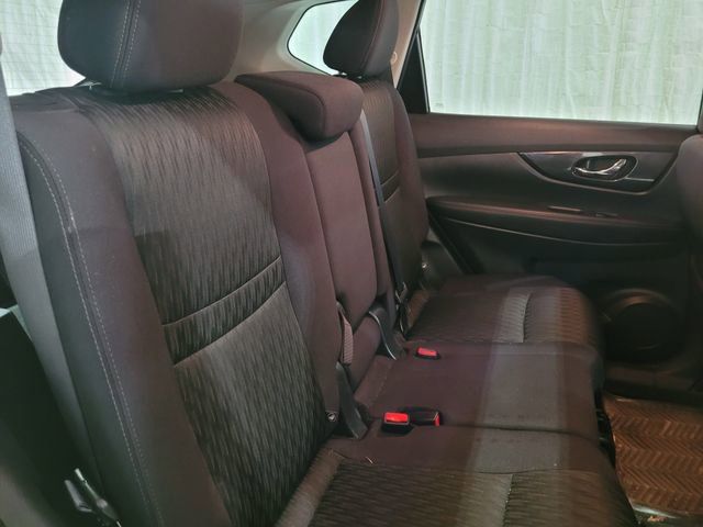 Used 2017 Nissan Rogue SV image 59