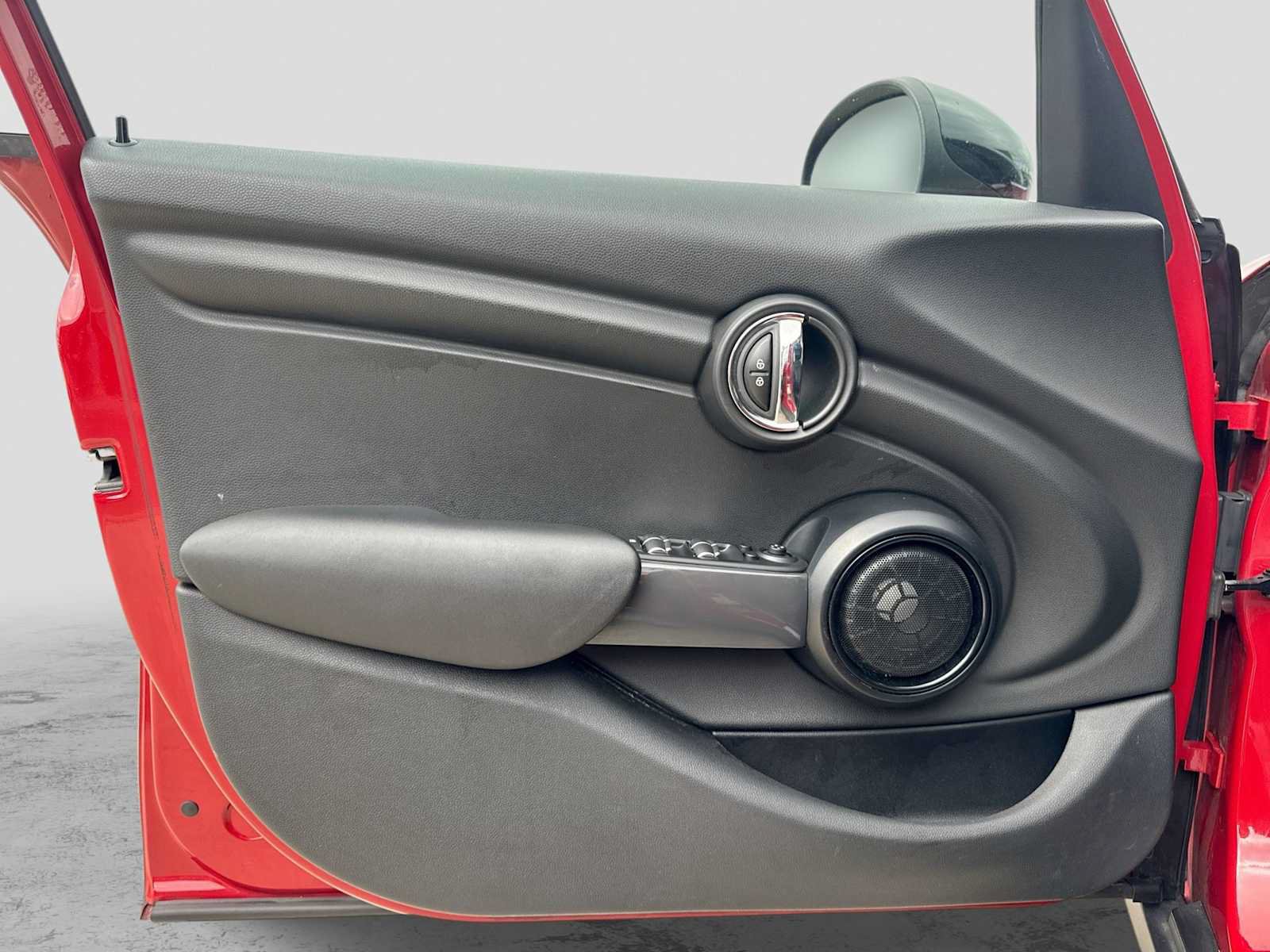 Used 2015 MINI Cooper 4-Door Hardtop FWD image 29