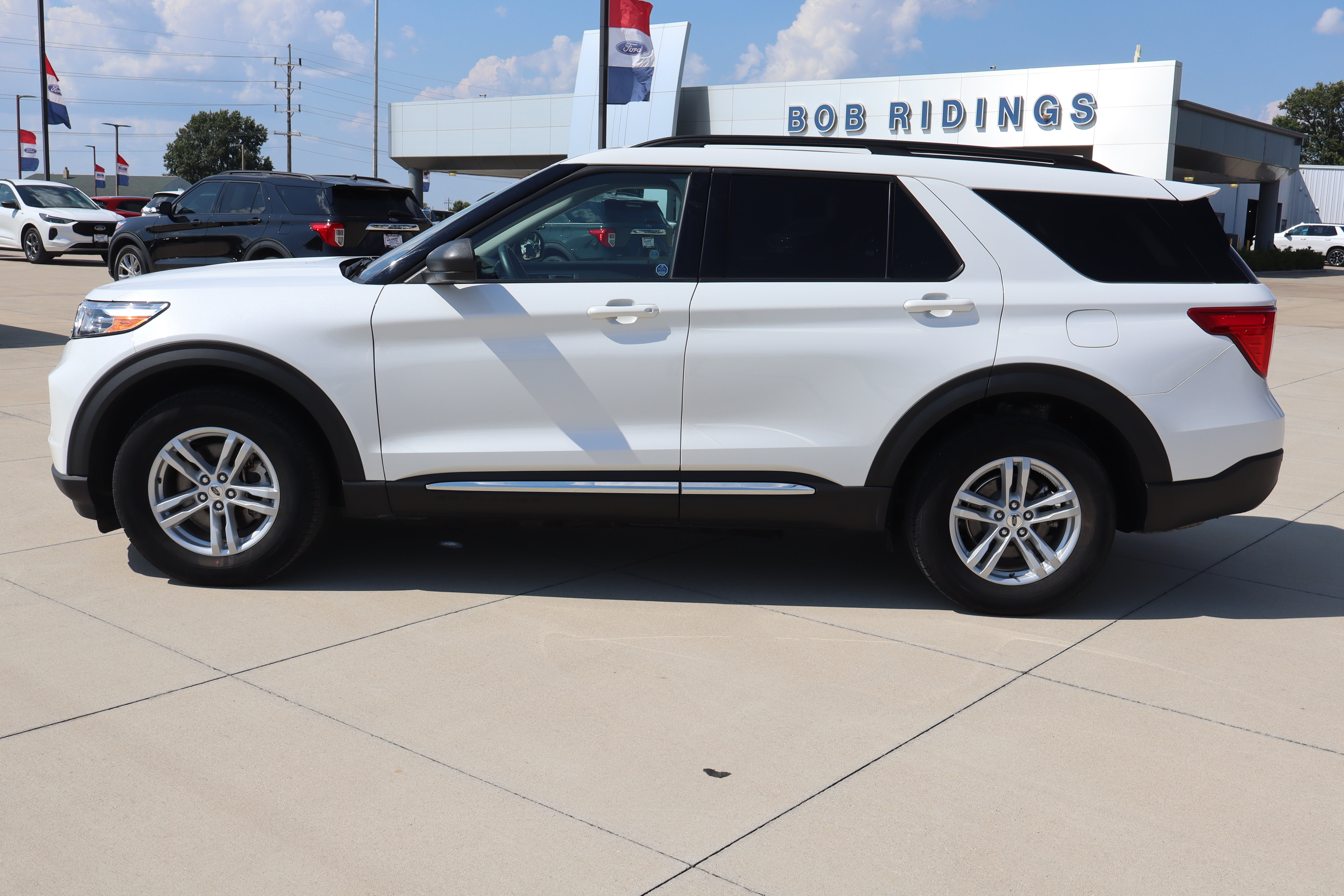Used 2024 Ford Explorer XLT w/ Equipment Group 202A AWD/4WD image 8