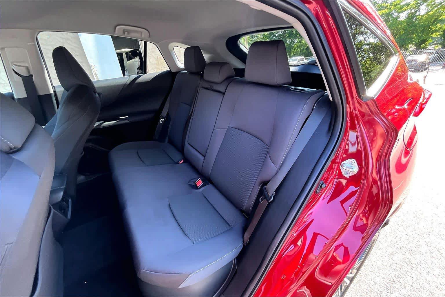 Used 2023 Toyota Venza LE AWD/4WD image 19