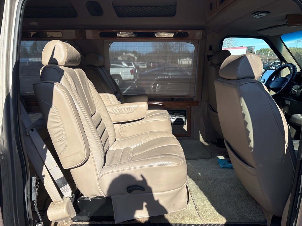 Used 2002 Ford E-150 and Econoline 150 image 8