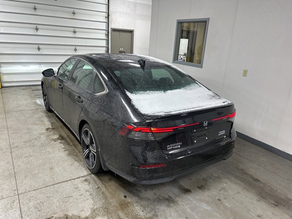 Used 2024 Honda Accord Sport image 3