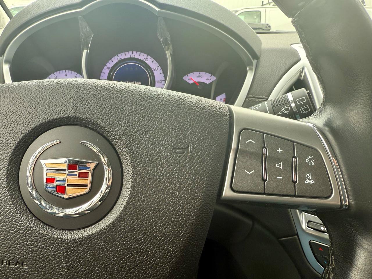 Used 2011 Cadillac SRX Luxury AWD/4WD image 40