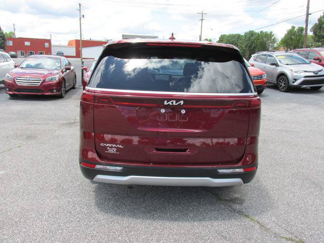 Used 2024 Kia Carnival EX FWD image 4