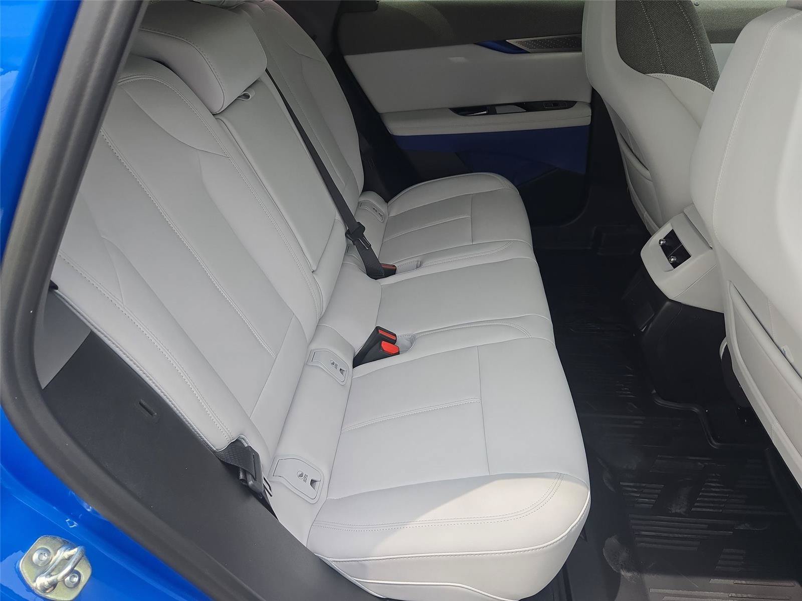 New 2026 Cadillac Optiq Luxury 1 w/ LPO, Floor Liner Package AWD/4WD image 28
