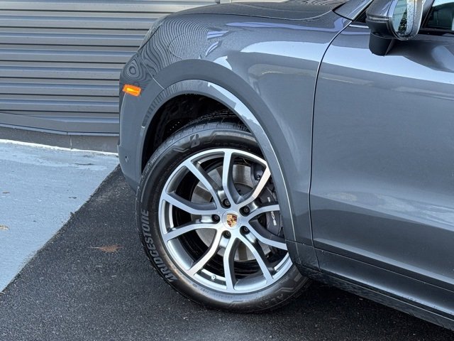 Used 2025 Porsche Cayenne image 12