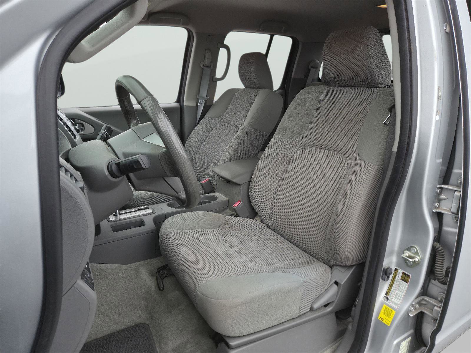 Used 2016 Nissan Frontier SV image 10