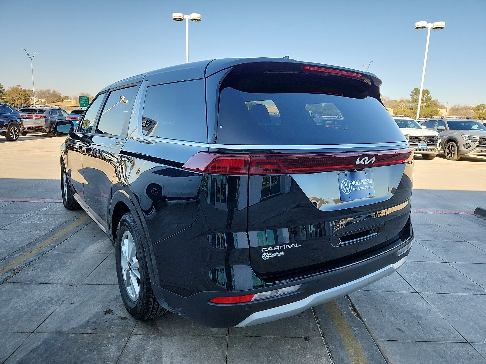 Used 2024 Kia Carnival LX image 6