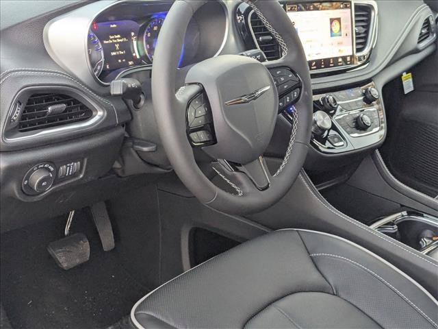 New 2026 Chrysler Pacifica Limited w/ S Appearance Package AWD/4WD image 3