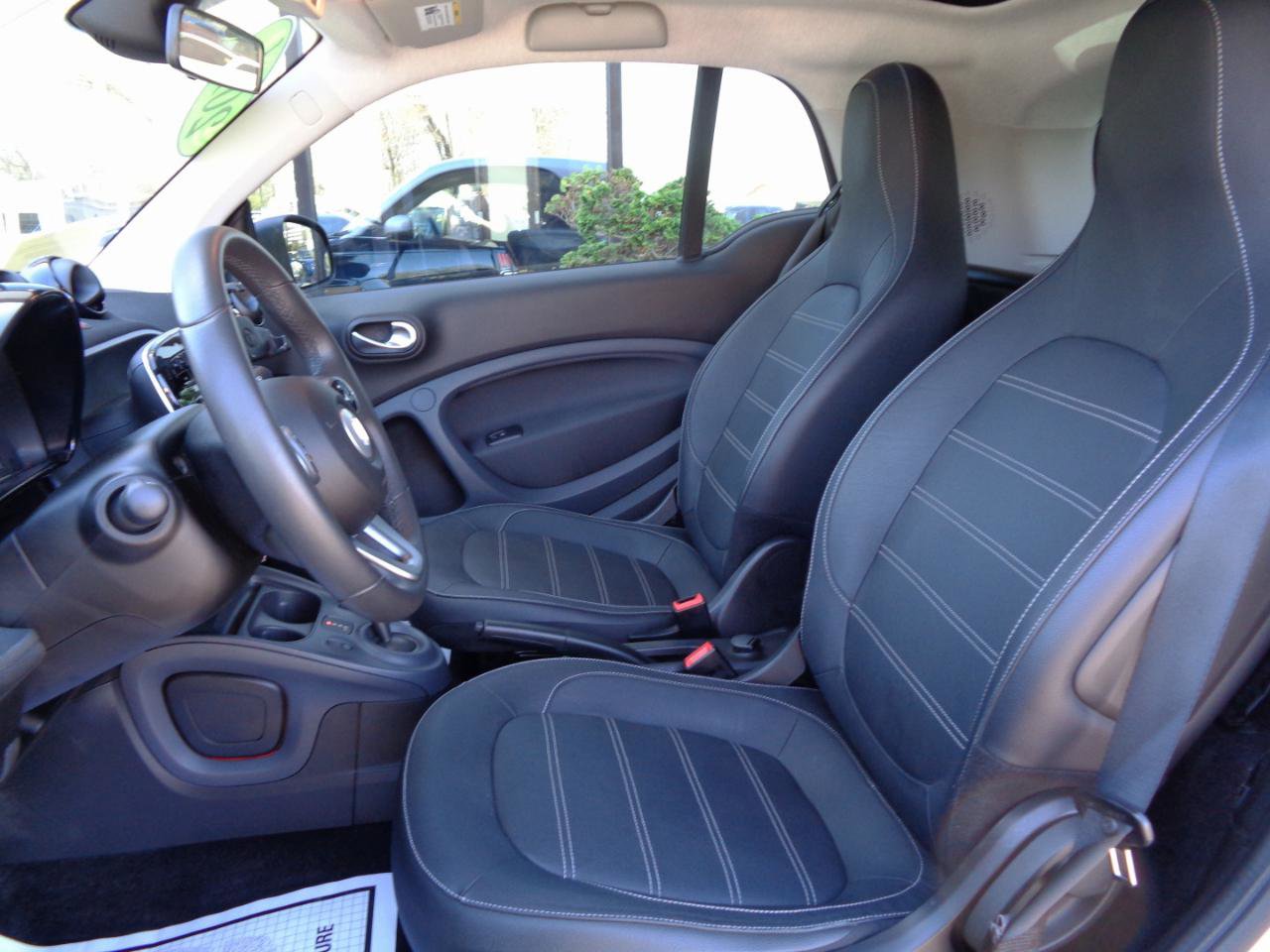 Used 2016 smart fortwo Prime RWD image 9