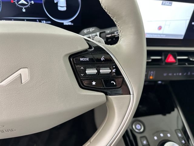 Used 2023 Kia Niro Wave w/ Wave Preserve Package image 16