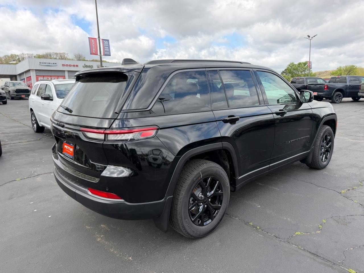 New 2026 Jeep Grand Cherokee Altitude image 3