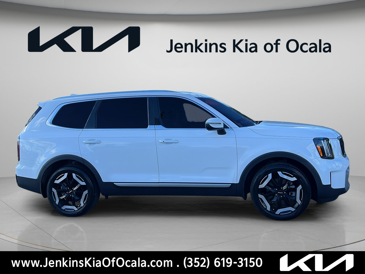 Certified 2023 Kia Telluride EX w/ EX Captain's Chair Package FWD image 2
