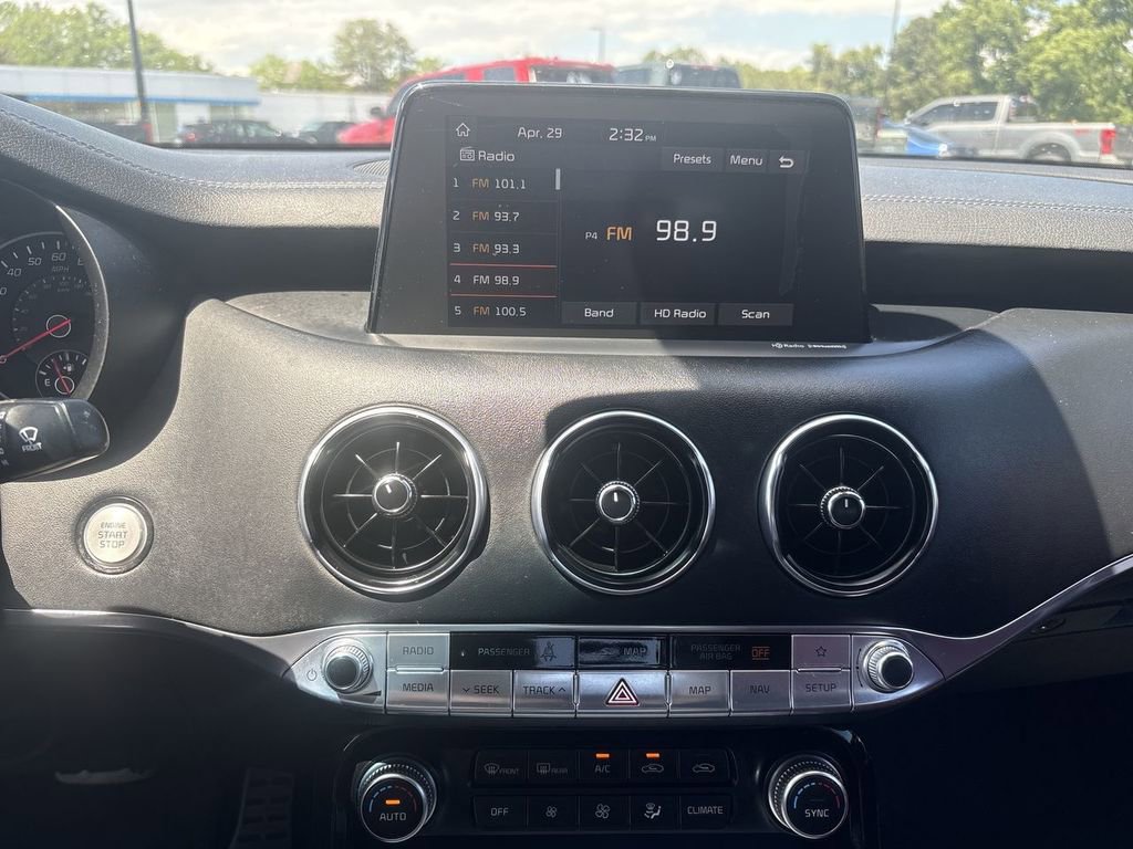 Used 2018 Kia Stinger GT1 RWD image 13