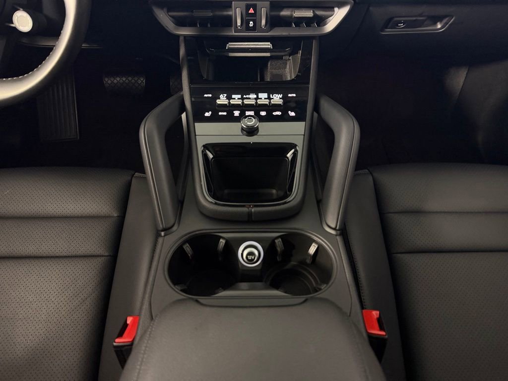 Used 2024 Porsche Cayenne image 16