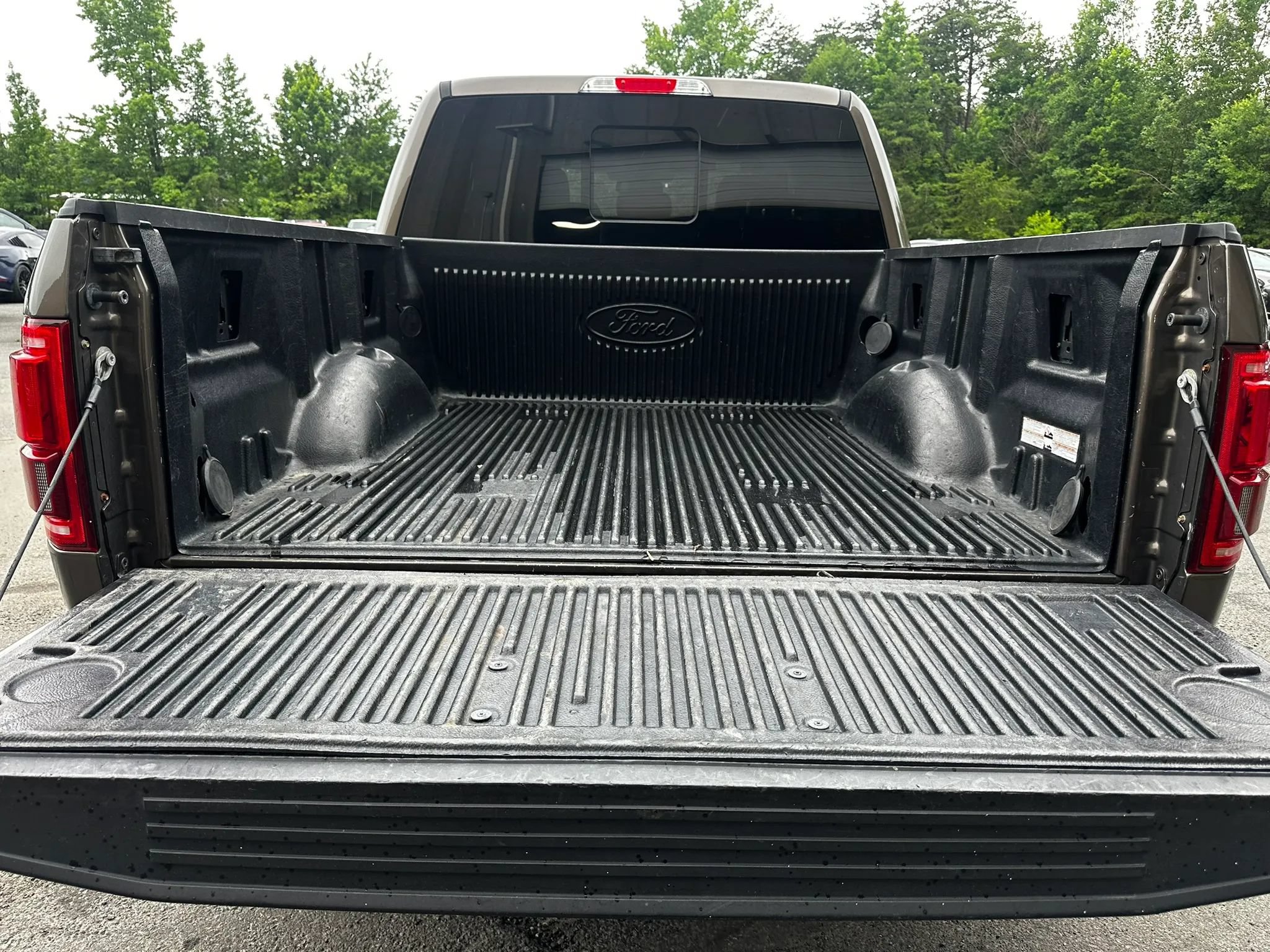 Used 2015 Ford F150 Lariat w/ Equipment Group 502A Luxury AWD/4WD image 17