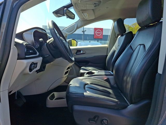 Used 2023 Chrysler Pacifica Touring-L FWD image 14