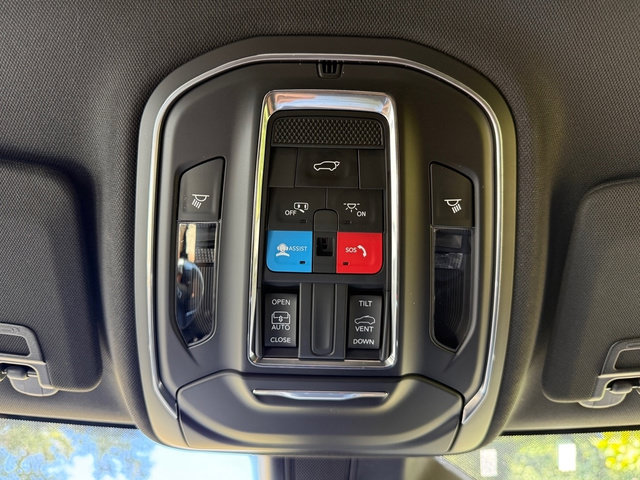 Used 2024 Jeep Grand Cherokee Altitude AWD/4WD image 27