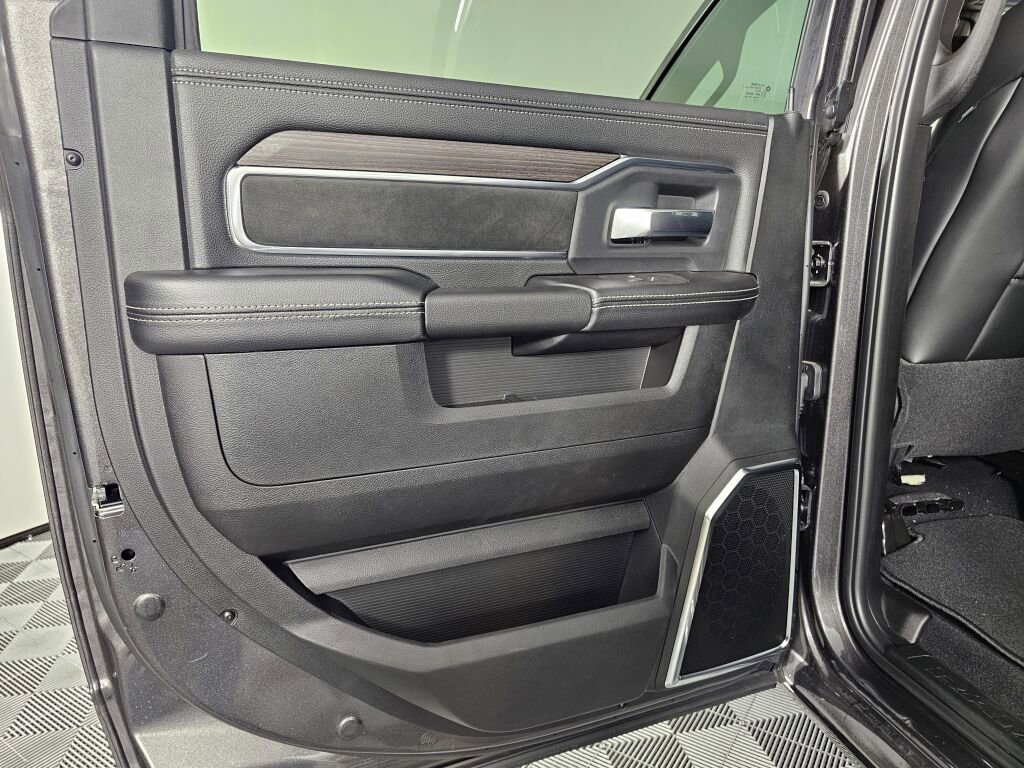 New 2026 RAM 2500 Laramie w/ Night Edition AWD/4WD image 32