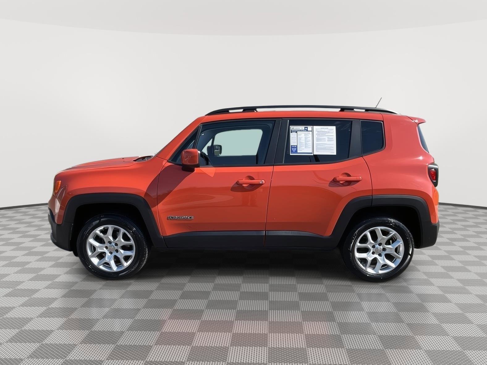 Used 2015 Jeep Renegade Latitude AWD/4WD image 28