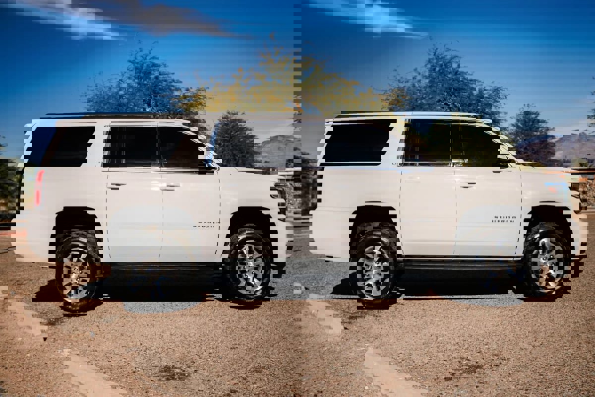 Used 2020 Chevrolet Suburban LT w/ Max Trailering Package image 3