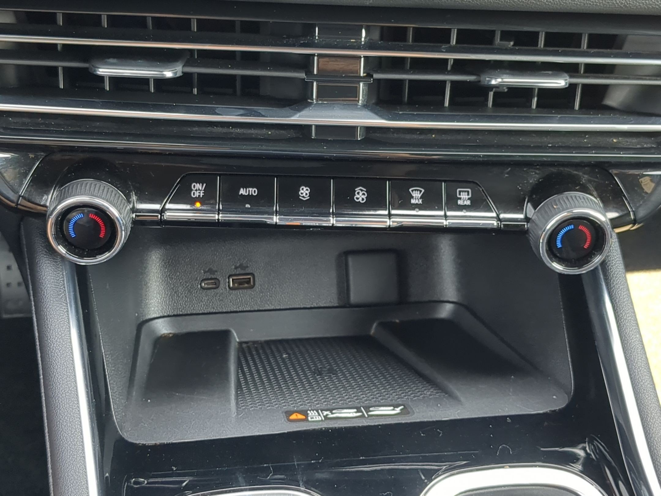 Used 2024 Chevrolet Traverse LT w/ Trailering Package FWD image 22
