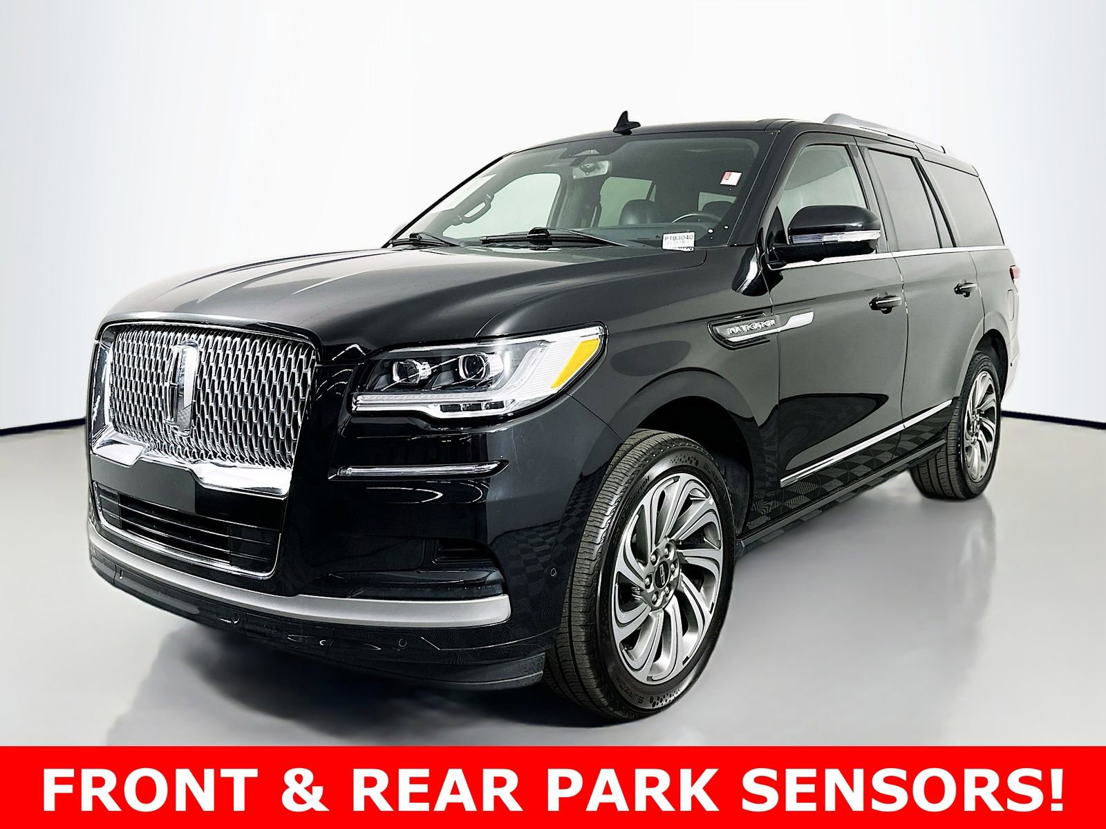 Used 2023 Lincoln Navigator Reserve AWD/4WD image 3