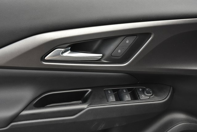 Used 2025 Chevrolet Equinox EV LT image 12