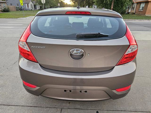 Used 2012 Hyundai Accent GS image 3