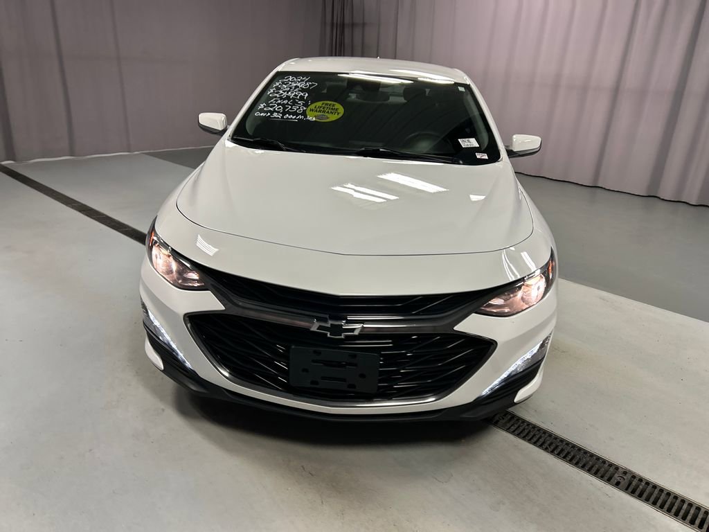 Used 2024 Chevrolet Malibu LT w/ Sport Edition image 2