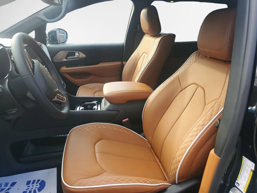 New 2026 Chrysler Pacifica Pinnacle image 12