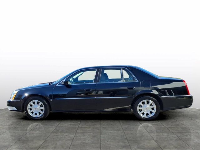 Used 2010 Cadillac DTS FWD image 2